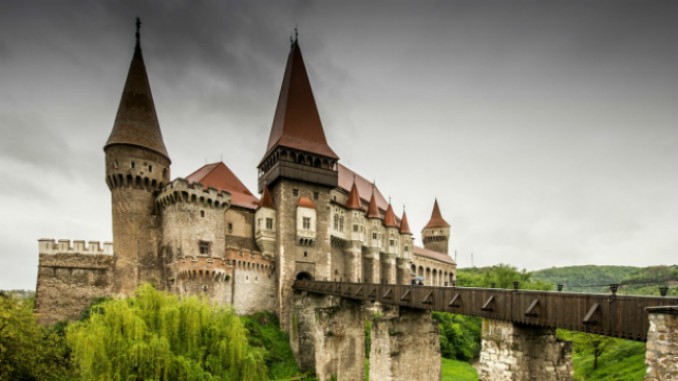 Romania: Thieves Break Into Castle, Steal $40,000